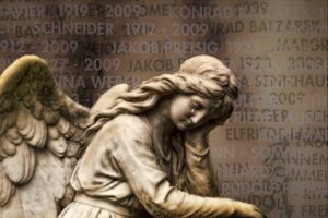 Picture of a statue of an angel looking downcast